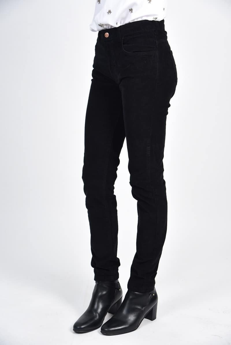 lady wearing black needle jeans