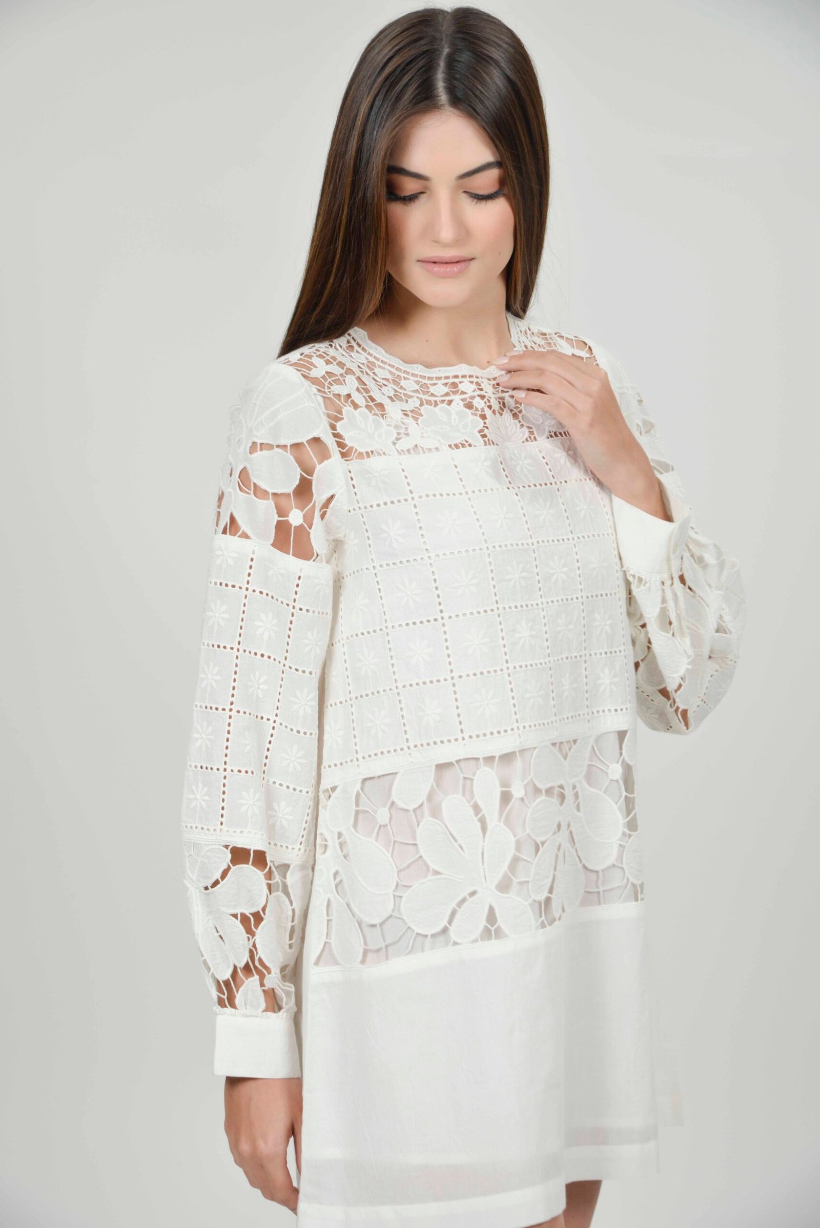 CLARA Broderie Anglaise 2 scaled