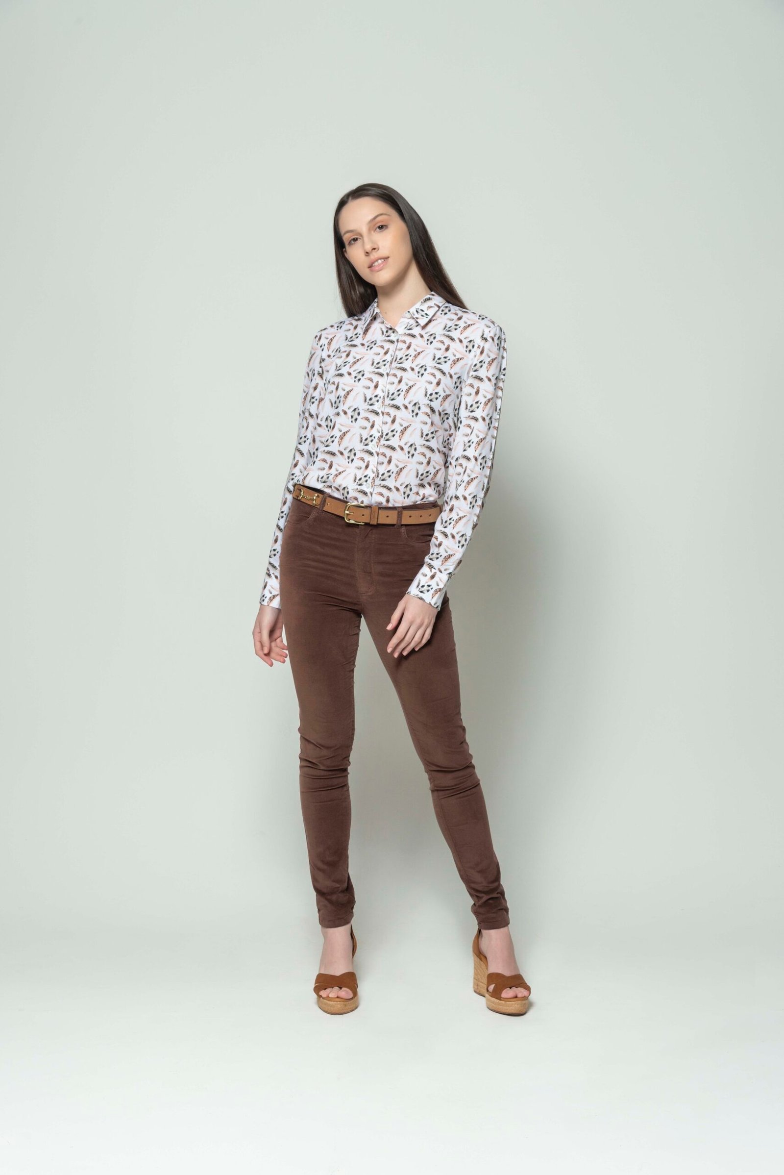 LYDIA Brown Feathers 2 scaled