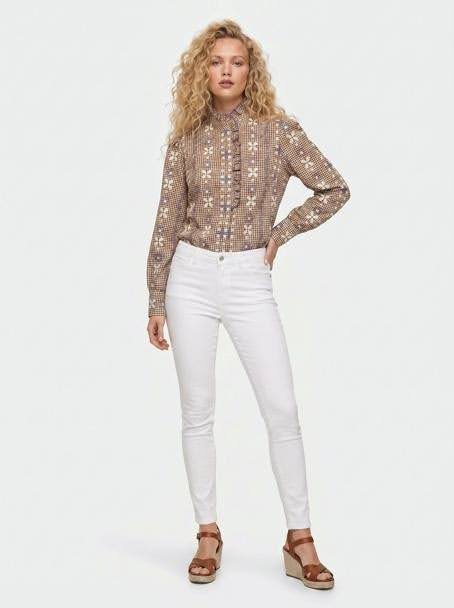 Hartwell LARISSA Flannel Embroidery 2