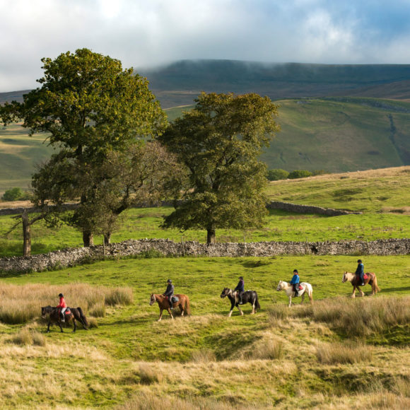 The Ultimate Guide to Summer in the UK: Experiences, Days Out & What to Wear 2 Hartwell Picture1